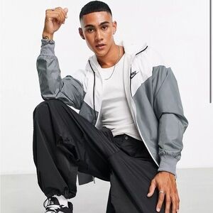 Nike Windrunner Woven Hooded Jacket in Gray and White Mens Small NWT